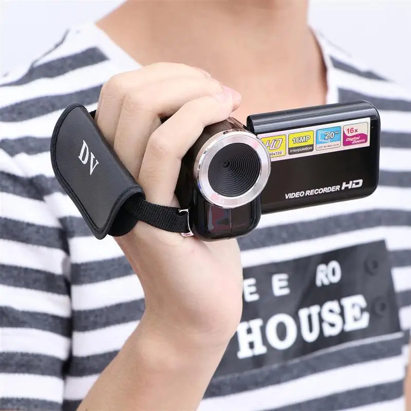 Mini Video DV Camcorder Handheld 16 Million Pixels Digital Camera LED Flash Digital Zoom 20 Inch Home Outdoor Video Recorder